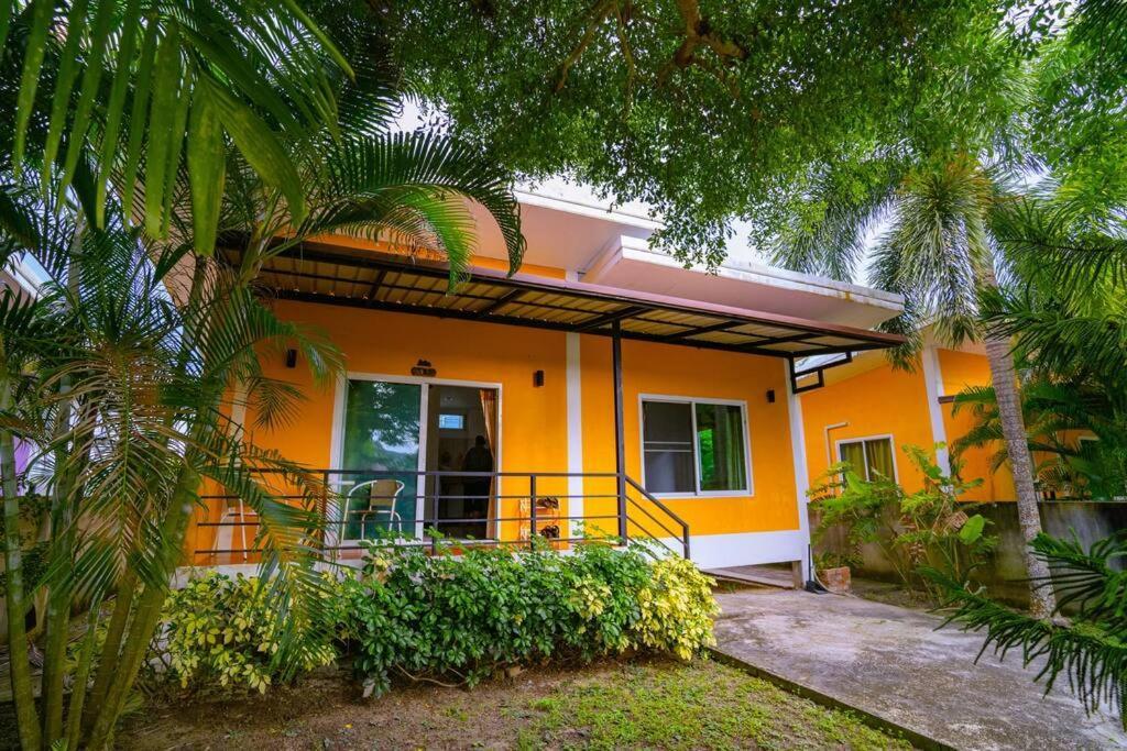 Holiday home Little Yellow House- Aonang