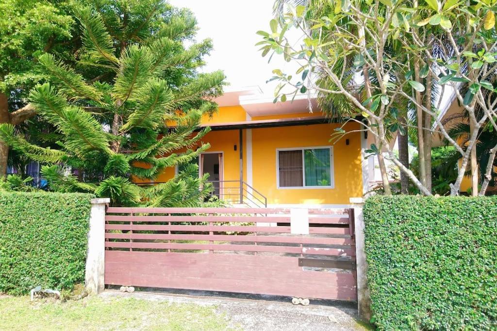 Holiday home Little Yellow House- Aonang *